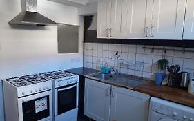 Single Bedrooms With Wifi And Underbed 10